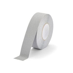 Antisliptape. Kleur: grijs. Breedte: 50 mm (5 cm).