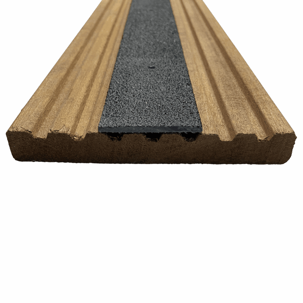 Antislip Vlonderstrip. Kleur: zwart. Op deze foto is de vlonderstrip vastgeschroefd aan een plank.