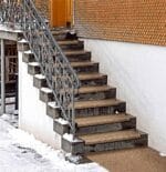 Praktijkvoorbeeld van Safe Walk antislip traptreden. Deze trap is nu een stuk veiliger.